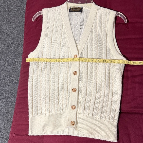 Vintage M 5 button sweater vest, off-white/cream - Picture 8 of 11
